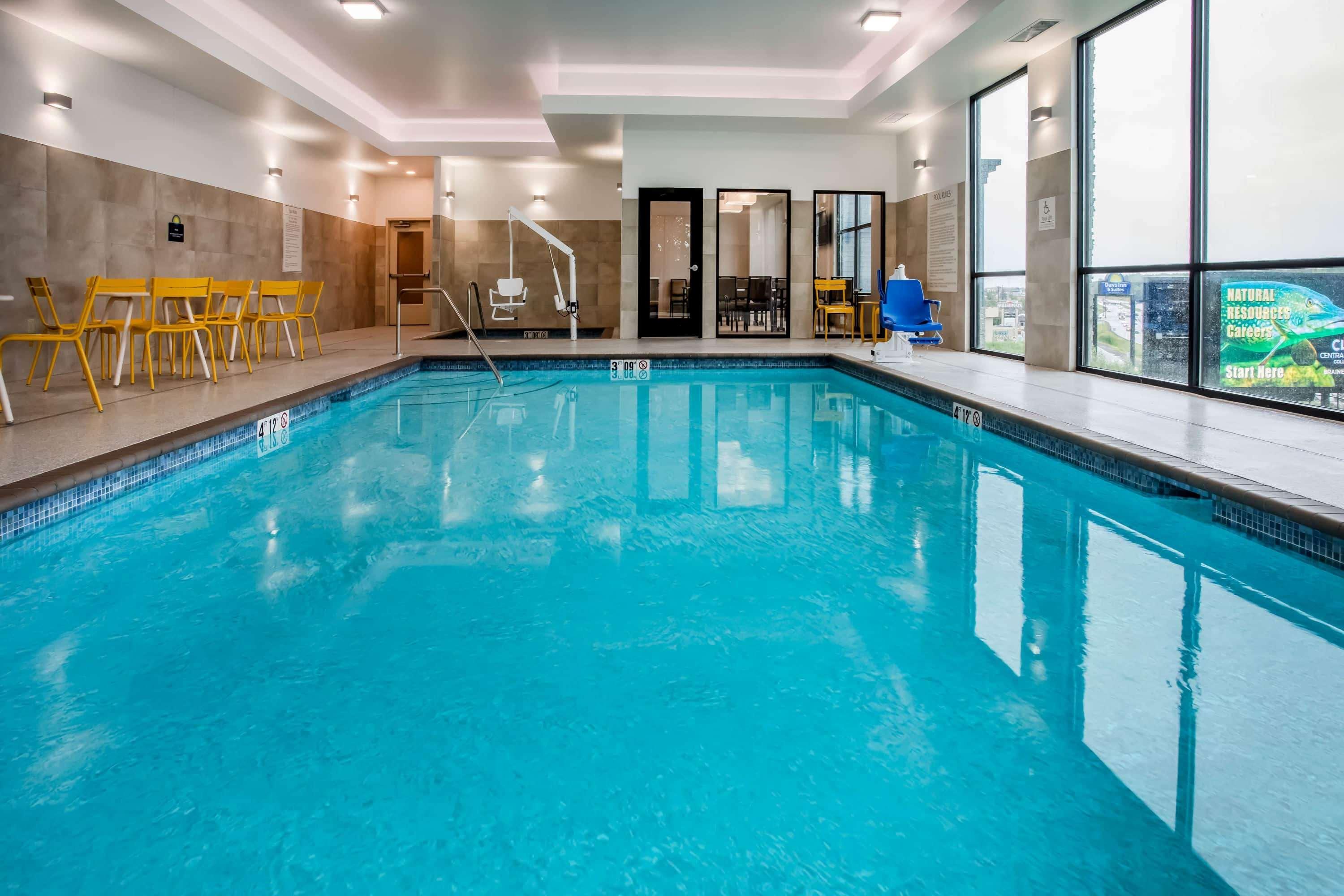 Days Inn & Suites By Wyndham Duluth By The Mall Экстерьер фото