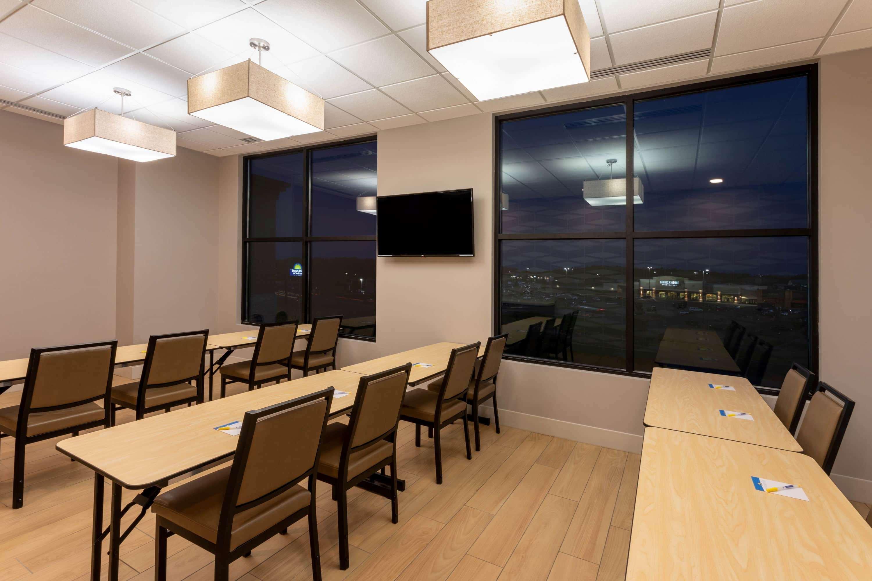 Days Inn & Suites By Wyndham Duluth By The Mall Экстерьер фото